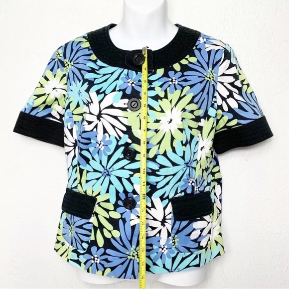 Floral Button Down Short Sleeve Blouse - Picture 4 of 8